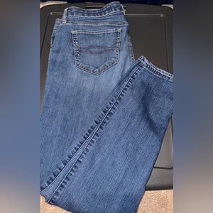 Abercrombie Cropped Skinny Jeans!!